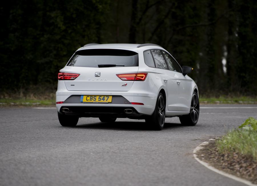  Seat Leon ST Cupra 300 2017 года  (UK) (фото 35 из 40)